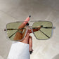 Gafas de sol ligeras y de lentes tintadas de moda